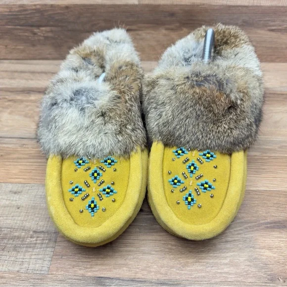 Moccasins size 8 Yellow Fur-Trimmed - Picture 3 of 8